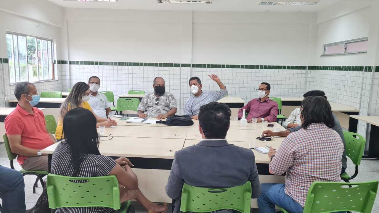 Camacã: Prefeito Paulo do Gás participa de reunião para discutir o funcionamento do IFBA